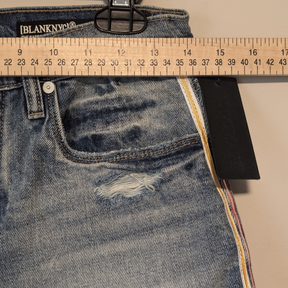 NWT Blank NYC The Barrow Distressed Denim Shorts with Side Stripes Size 25 - Picture 11 of 14